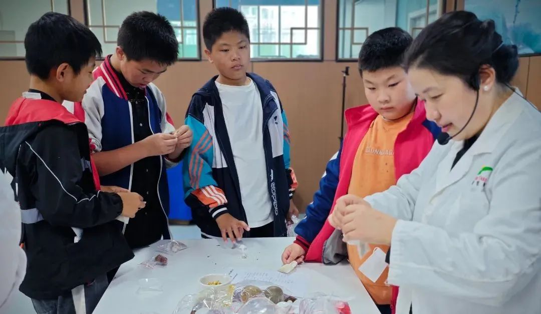雙清區(qū)“愛心護航，助夢成長”