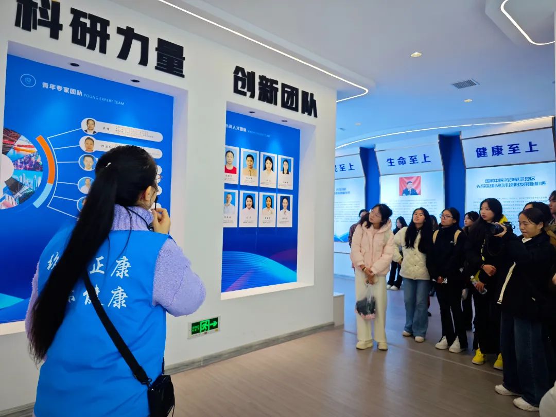 “邵陽學院第十九期青馬工程戶外素質(zhì)拓展課”活動在湖南天香生物大健康產(chǎn)業(yè)園圓滿舉行