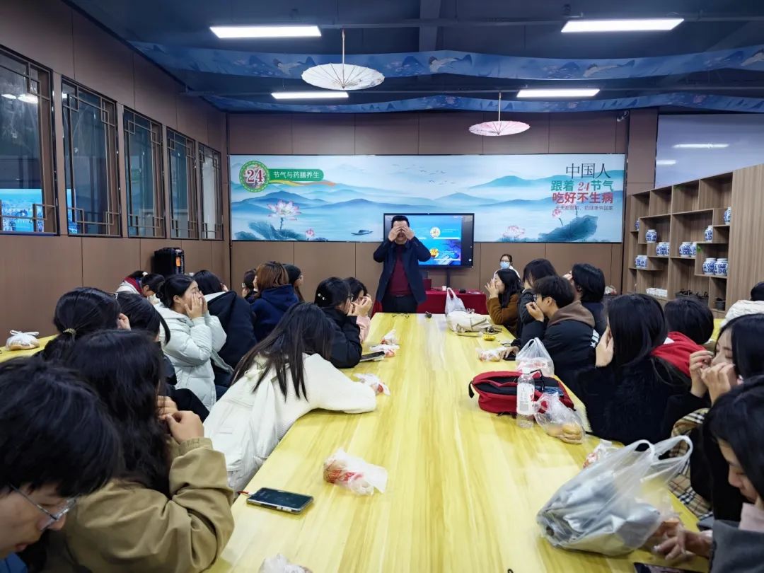 “邵陽學院第十九期青馬工程戶外素質(zhì)拓展課”活動在湖南天香生物大健康產(chǎn)業(yè)園圓滿舉行